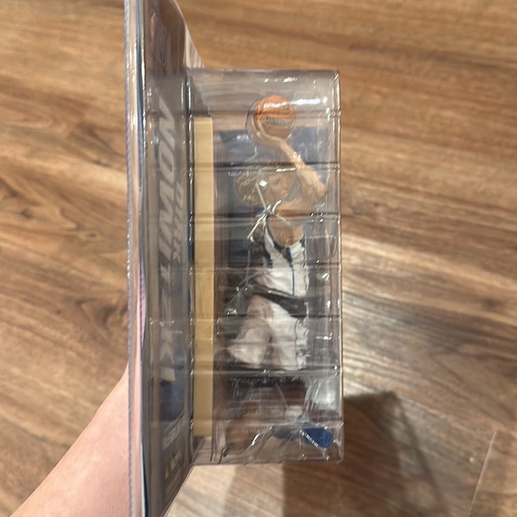 McFarlane Figure- NBA Dirk Nowitzki - Picture 5 of 5